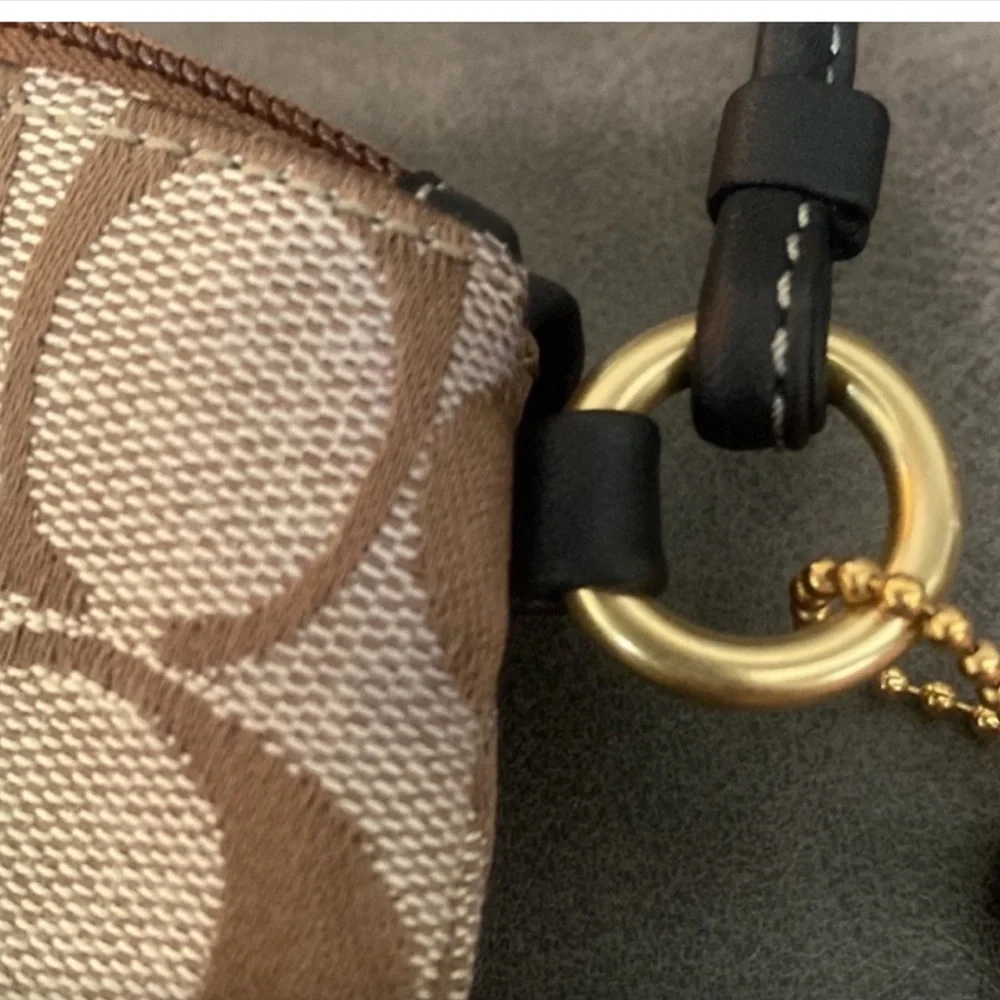 Coach wristlet - Picture 9 of 10